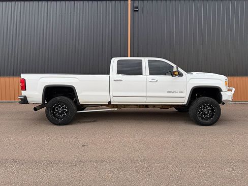 Used 2017 GMC Sierra 3500 Denali w/ Duramax Plus Package image 3