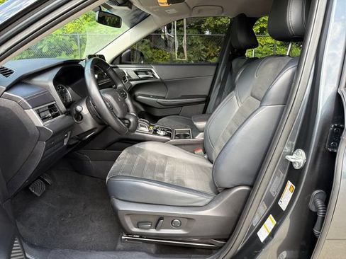 Used 2024 Mitsubishi Outlander SE AWD/4WD image 11