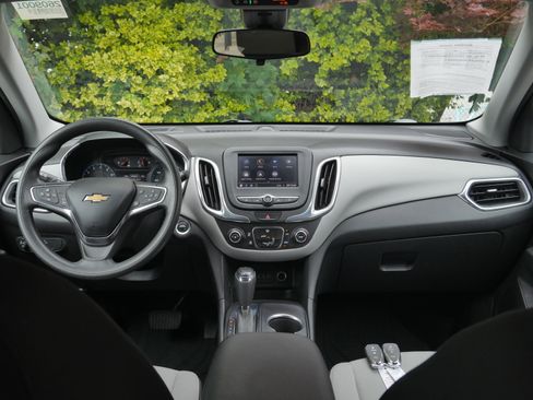 Used 2021 Chevrolet Equinox LS w/ LS Convenience Package AWD/4WD image 9