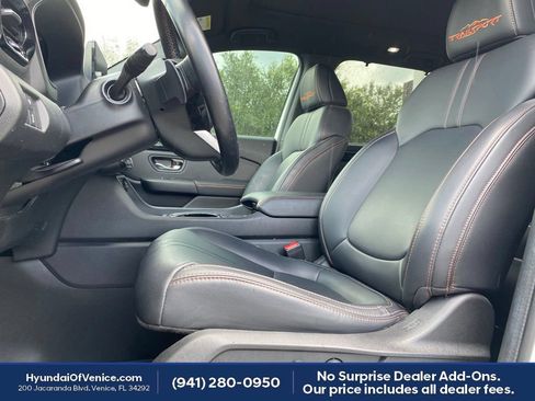 Used 2024 Honda Pilot TrailSport image 2