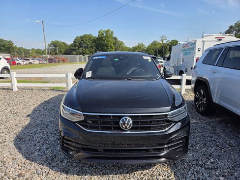 Used 2023 Volkswagen Tiguan SE R-Line FWD image 2