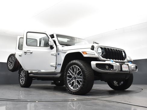 Used 2024 Jeep Wrangler High Altitude AWD/4WD image 29