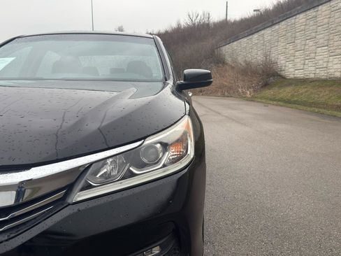 Used 2017 Honda Accord EX-L image 10