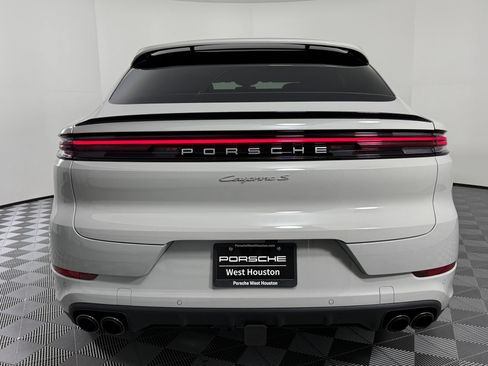Certified 2026 Porsche Cayenne S AWD/4WD image 10