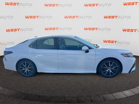 Used 2022 Toyota Camry SE image 6