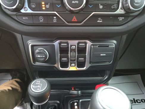 Used 2024 Jeep Wrangler Unlimited Sahara w/ Technology Group AWD/4WD image 67