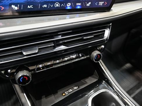 New 2026 Chevrolet Traverse LT w/ Sun and Wheel Package image 18