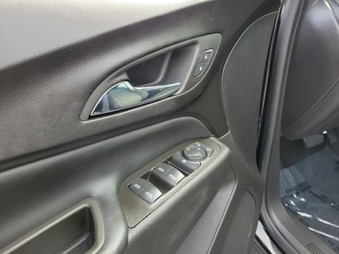 Used 2024 Chevrolet Equinox LT image 18