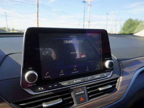 Used 2023 Nissan Altima 2.5 SV image 16