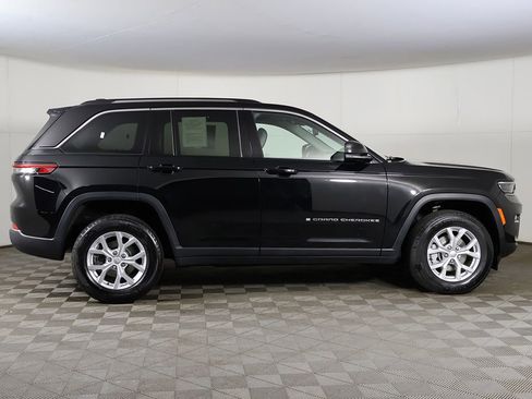 Used 2023 Jeep Grand Cherokee Limited AWD/4WD image 19