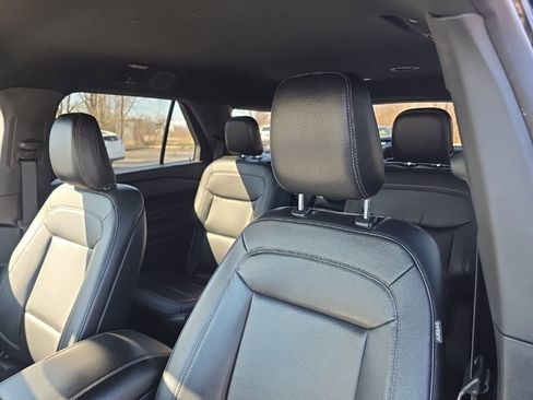Used 2020 Ford Explorer XLT w/ Equipment Group 202A image 16