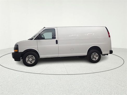 Used 2021 Chevrolet Express 2500 w/ Driver Convenience Package image 4