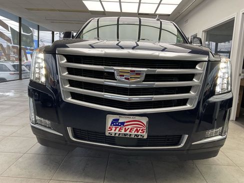 Used 2018 Cadillac Escalade Premium Luxury image 3