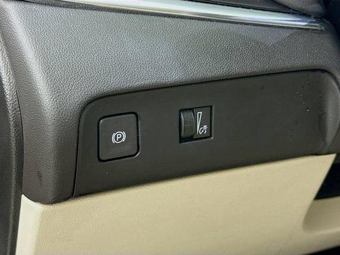 Used 2024 Buick Enclave Essence FWD image 10