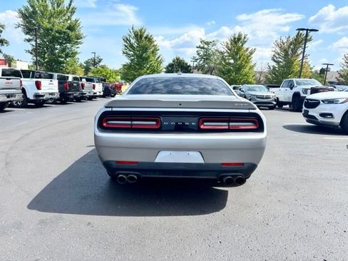 Used 2015 Dodge Challenger SRT w/ Technology Group RWD image 7