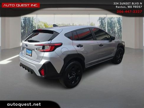 Used 2024 Subaru Crosstrek 2.0i image 5