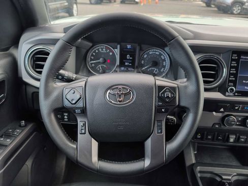 Used 2022 Toyota Tacoma TRD Off-Road image 11