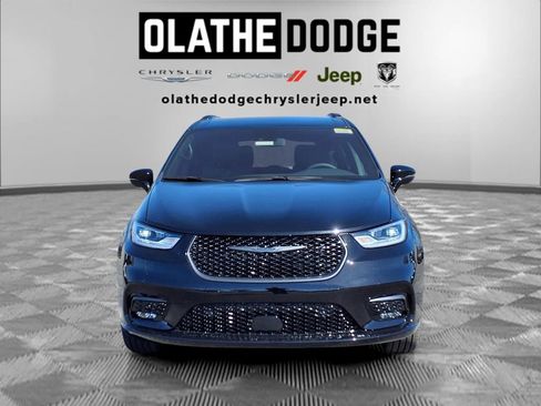 New 2026 Chrysler Pacifica Select AWD/4WD image 33