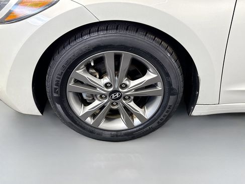 Used 2017 Hyundai Elantra SE image 37