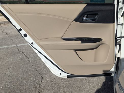 Used 2016 Honda Accord Touring image 15