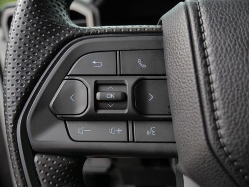 Certified 2025 Toyota Tacoma SR5 AWD/4WD image 28