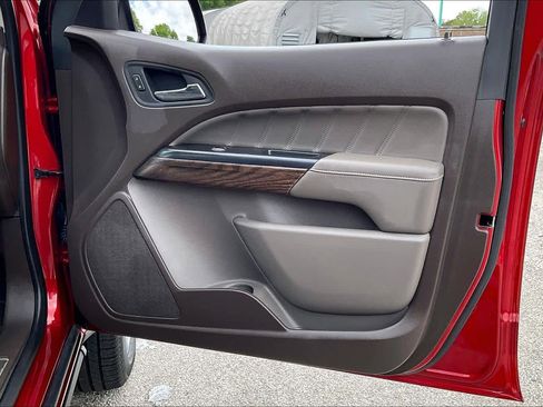 Used 2022 GMC Canyon Denali image 18