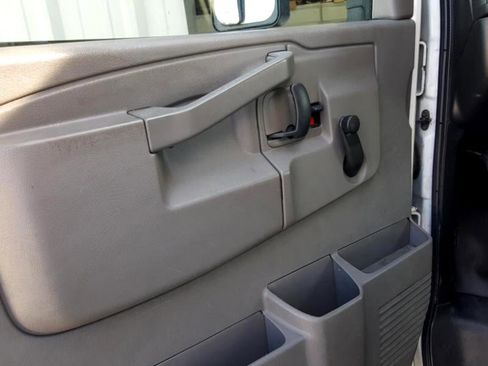 Used 2017 GMC Savana 3500 image 21