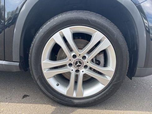 Used 2020 Mercedes-Benz GLA 250 4MATIC w/ Premium Package image 34