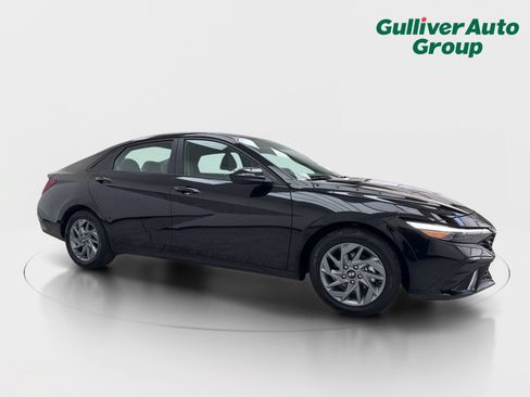 Used 2024 Hyundai Elantra SEL FWD image 12