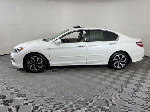 Certified 2017 Honda Accord EX-L image 2