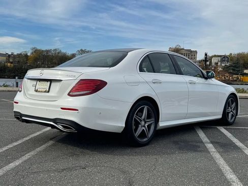 Used 2017 Mercedes-Benz E 300 4MATIC image 6
