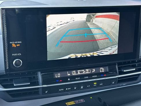 Certified 2026 Toyota Sienna XLE FWD image 25