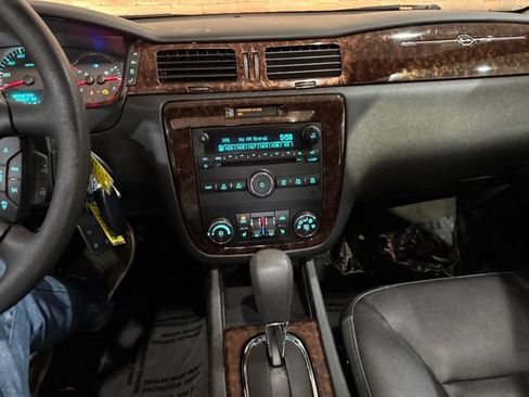 Used 2015 Chevrolet Impala LTZ FWD image 19