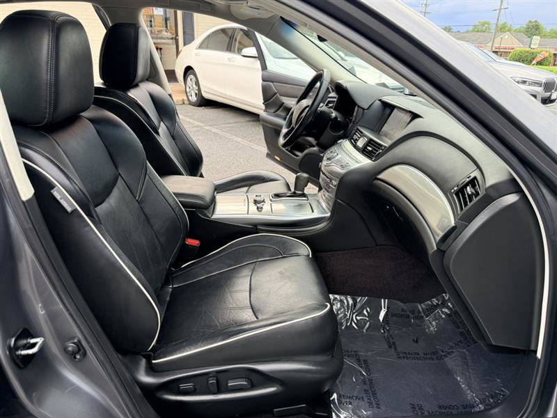 Used 2017 INFINITI Q70 3.7 AWD/4WD image 8