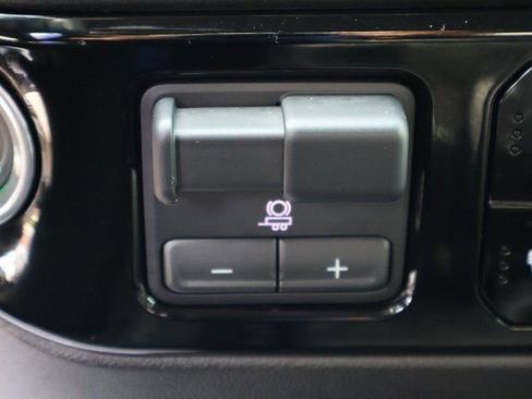 Used 2025 GMC Sierra 2500 SLT AWD/4WD image 36
