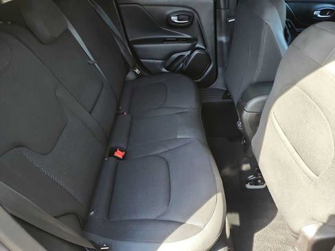 Used 2020 Jeep Renegade Altitude FWD image 17