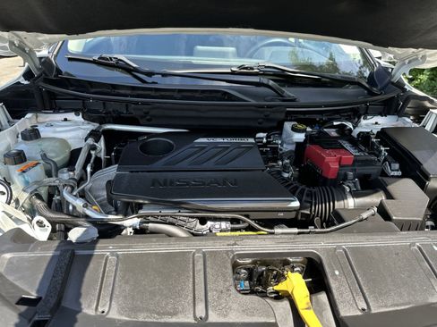 Used 2024 Nissan Rogue SV FWD image 28
