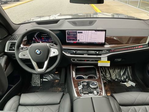 Used 2026 BMW X7 xDrive40i w/ Executive Package AWD/4WD image 32