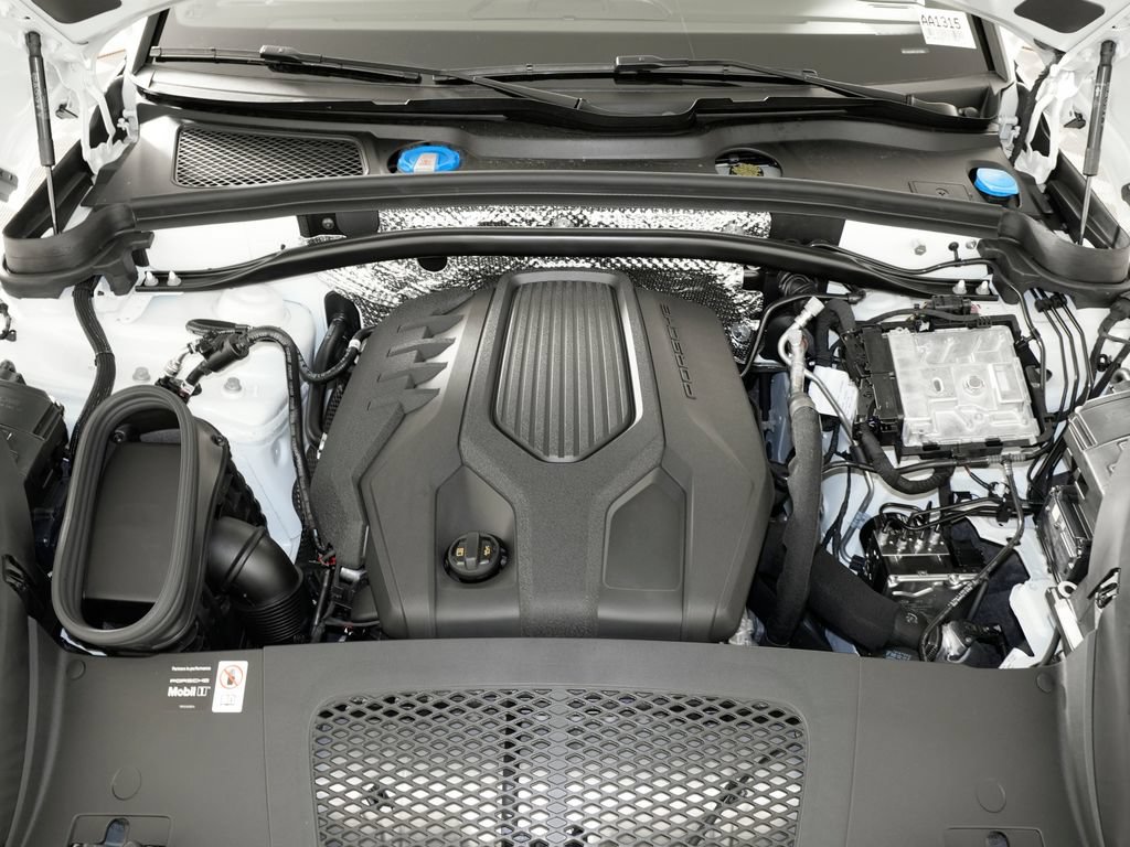 Used 2026 Porsche Macan AWD/4WD image 39
