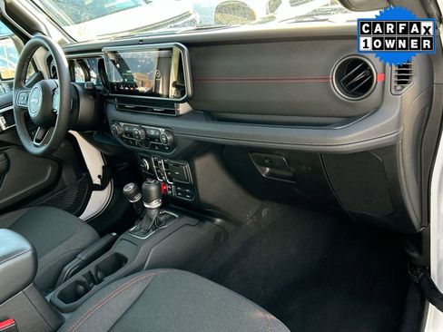 Used 2025 Jeep Wrangler Unlimited Rubicon image 27