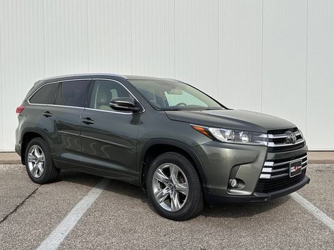 Used 2017 Toyota Highlander Limited w/ Protection Package #3 AWD/4WD image 9