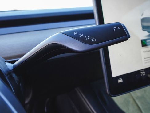 Used 2022 Tesla Model Y Long Range image 24