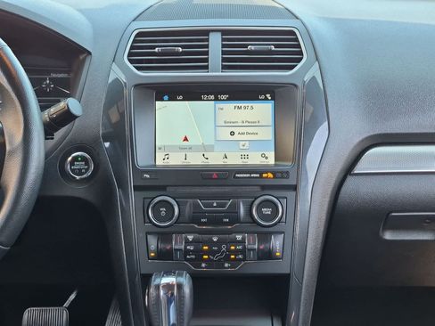 Used 2018 Ford Explorer XLT w/ Equipment Group 202A FWD image 27