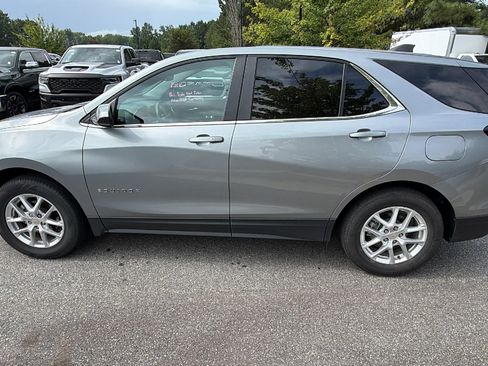 Used 2024 Chevrolet Equinox LT FWD image 11