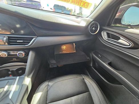 Used 2017 Alfa Romeo Giulia image 26