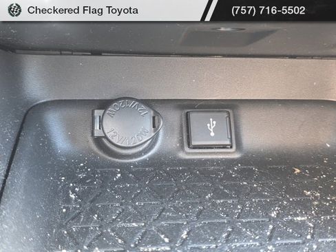Used 2022 Toyota RAV4 XLE image 19