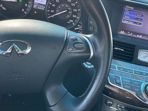 Used 2015 INFINITI Q70 Hybrid w/ Deluxe Touring Package image 23