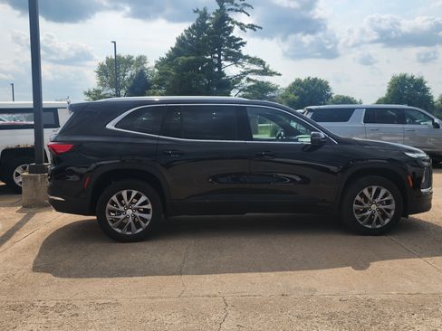Used 2025 Buick Enclave Preferred AWD/4WD image 4