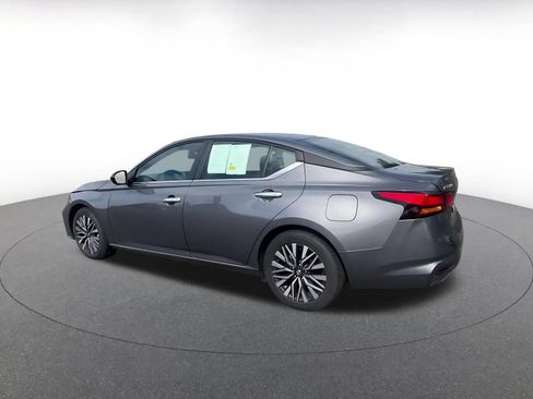 Used 2025 Nissan Altima 2.5 SV FWD image 10