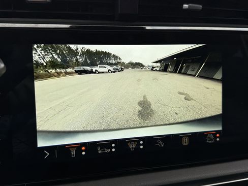 Used 2025 GMC Sierra 2500 AT4 image 20